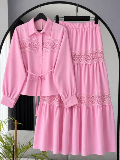 Üstü Ve Eteği Dantel Detaylı İnce Kuşaklı Takım_Pembe